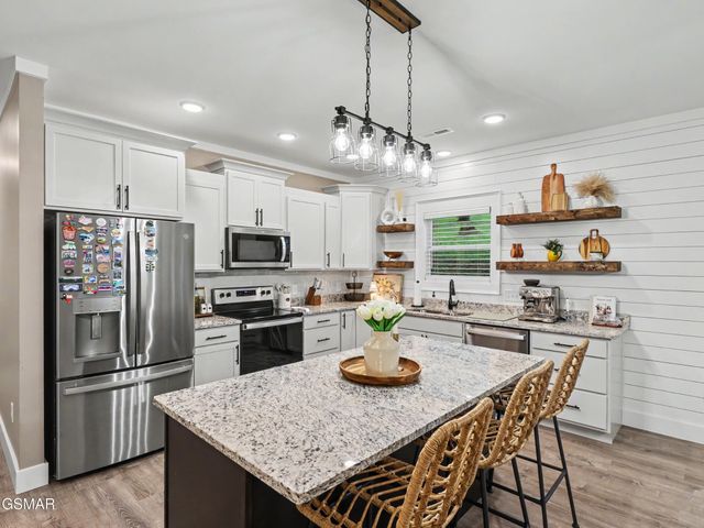 2068 Highpoint Lane, Sevierville, TN 37876