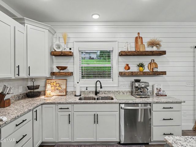 2068 Highpoint Lane, Sevierville, TN 37876