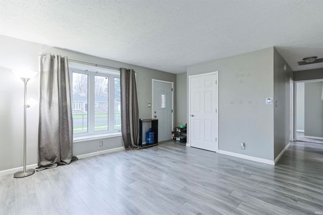 2122 N Elmer Street, South Bend, IN 46628