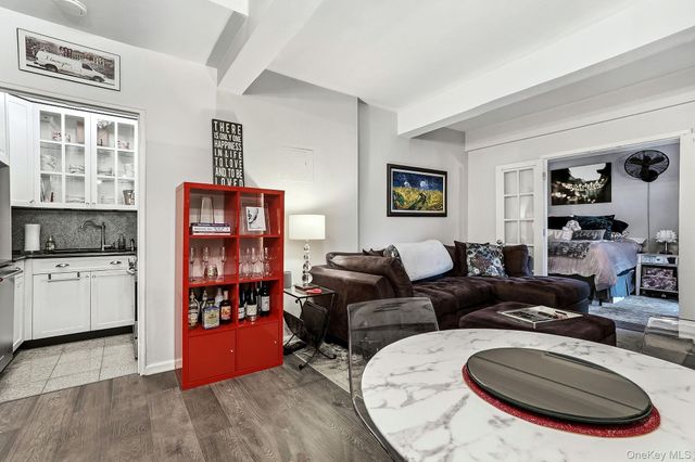 80 E Hartsdale Avenue 101, Hartsdale, NY 10530