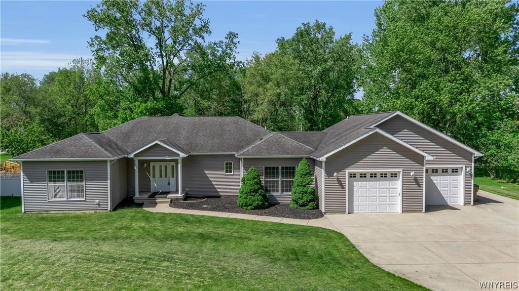 1298 Como Park Boulevard, Cheektowaga, NY 14043