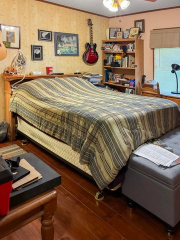 721 S Lightner Ave, Iowa, LA 70647