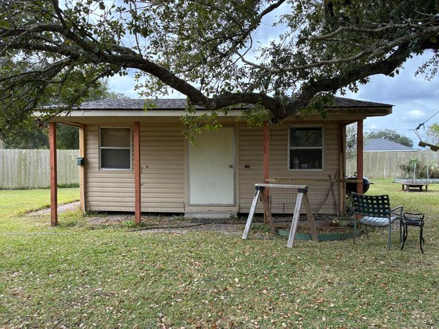 721 S Lightner Ave, Iowa, LA 70647