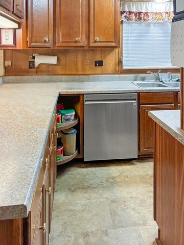 721 S Lightner Ave, Iowa, LA 70647