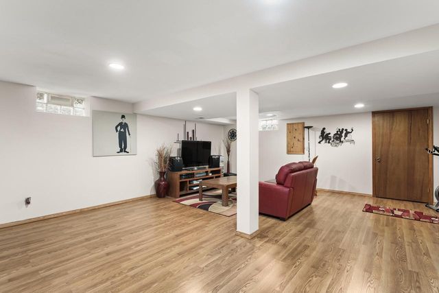 N106W14764 Harrison CIRCLE, Germantown, WI 53022