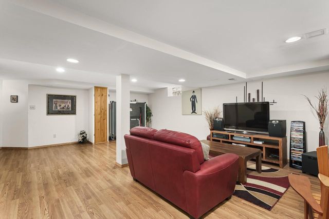 N106W14764 Harrison CIRCLE, Germantown, WI 53022