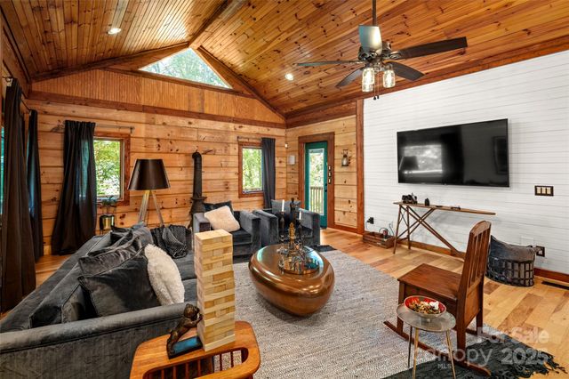 619 Leisure Lane, Burnsville, NC 28714