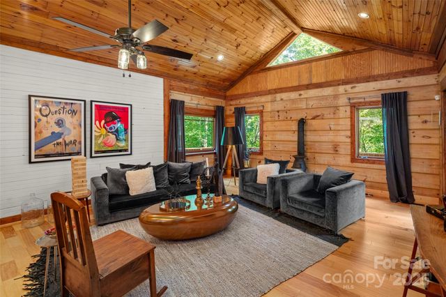 619 Leisure Lane, Burnsville, NC 28714