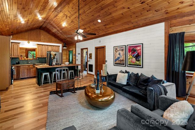 619 Leisure Lane, Burnsville, NC 28714