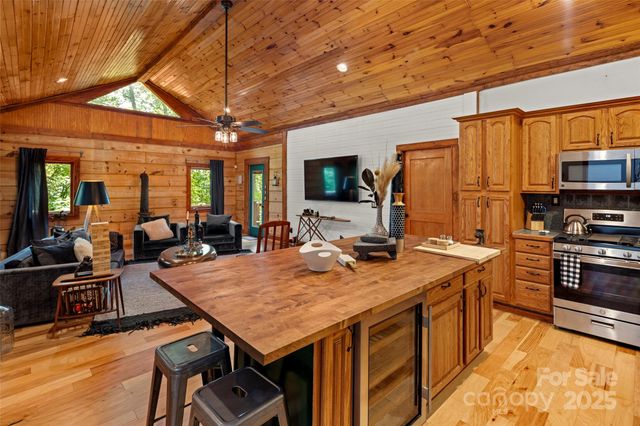 619 Leisure Lane, Burnsville, NC 28714