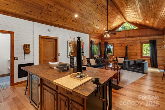 619 Leisure Lane, Burnsville, NC 28714