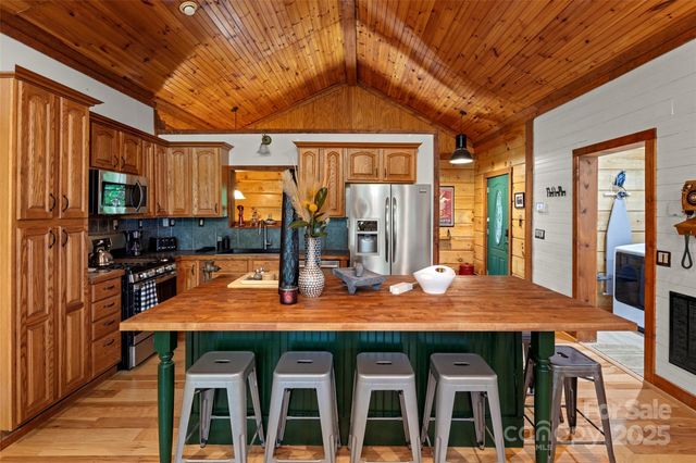 619 Leisure Lane, Burnsville, NC 28714