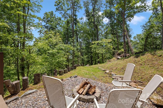 619 Leisure Lane, Burnsville, NC 28714