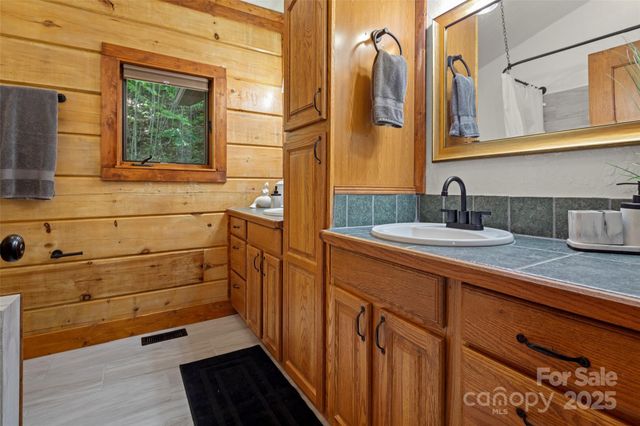 619 Leisure Lane, Burnsville, NC 28714