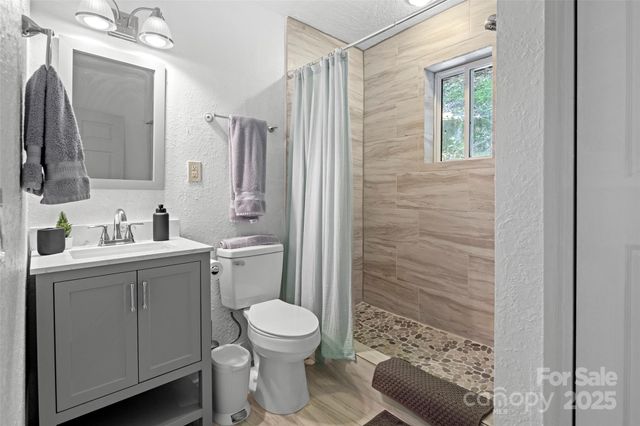 619 Leisure Lane, Burnsville, NC 28714