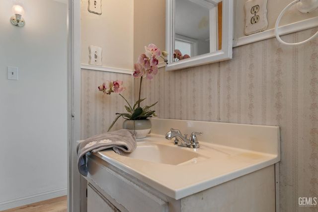 4217 Quarter Avenue, Bakersfield, CA 93309