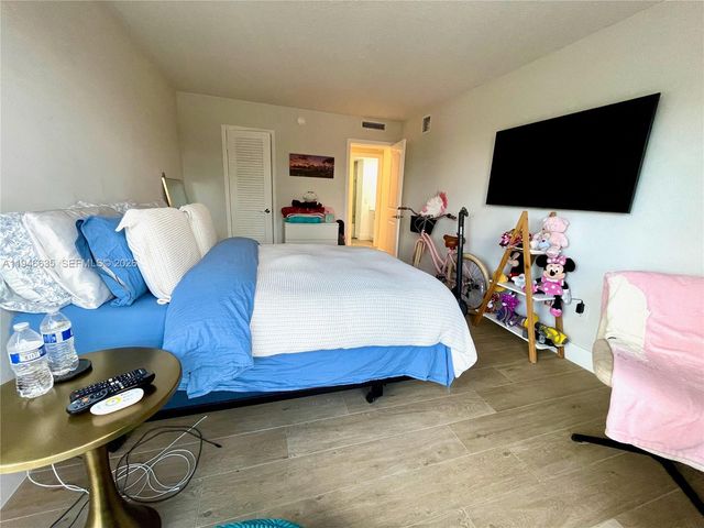 9800 W Bay Harbor Dr 404, Bay Harbor Islands, FL 33154