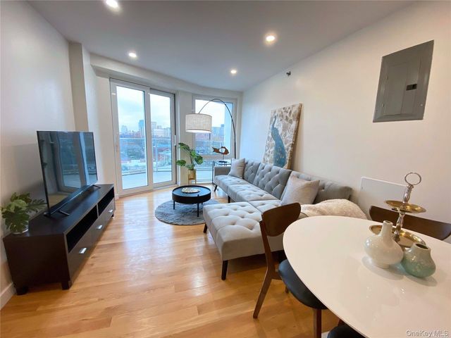 42-23 Parsons Boulevard 1E, Flushing, NY 11355