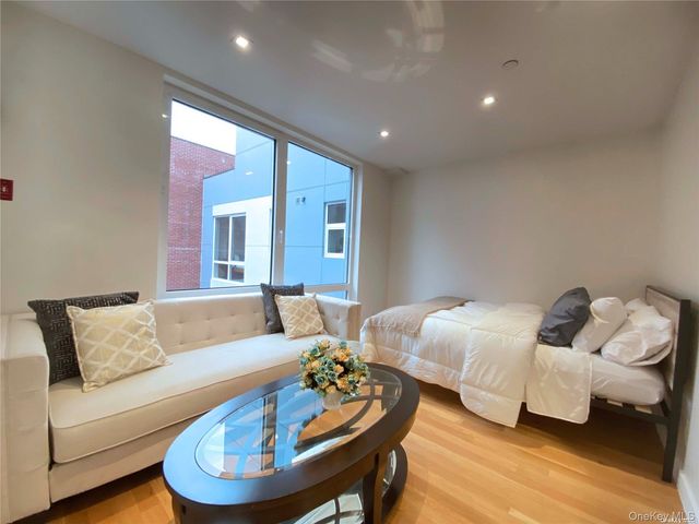 42-23 Parsons Boulevard 1E, Flushing, NY 11355