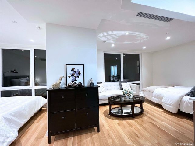 42-23 Parsons Boulevard 1E, Flushing, NY 11355