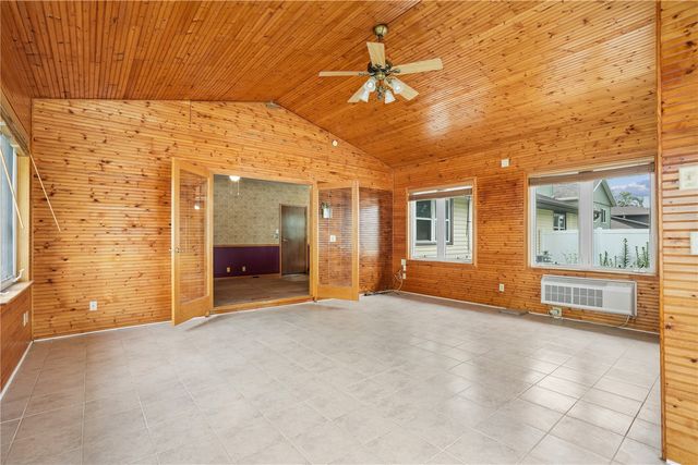 23 Clive Drive NW, Cedar Rapids, IA 52405