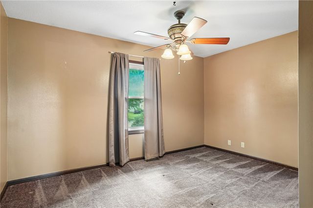 23 Clive Drive NW, Cedar Rapids, IA 52405