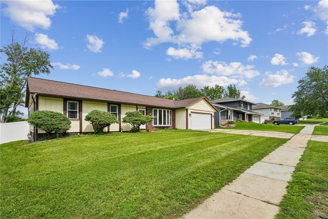 23 Clive Drive NW, Cedar Rapids, IA 52405