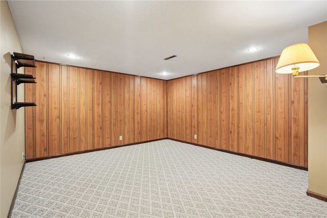 23 Clive Drive NW, Cedar Rapids, IA 52405