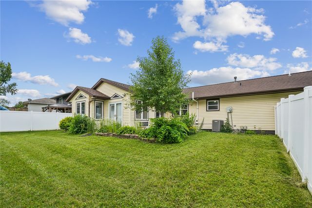 23 Clive Drive NW, Cedar Rapids, IA 52405