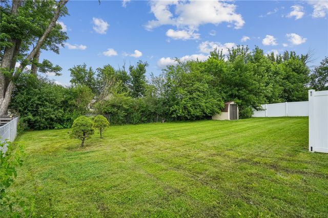 23 Clive Drive NW, Cedar Rapids, IA 52405