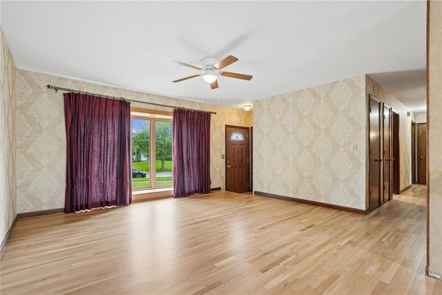 23 Clive Drive NW, Cedar Rapids, IA 52405