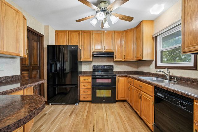 23 Clive Drive NW, Cedar Rapids, IA 52405