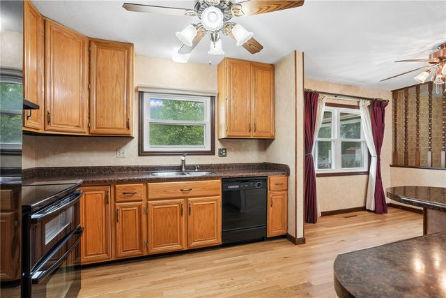 23 Clive Drive NW, Cedar Rapids, IA 52405