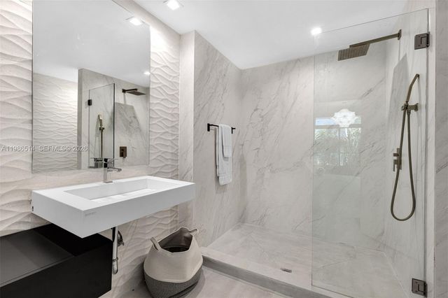 2001 Meridian Ave 327, Miami Beach, FL 33139