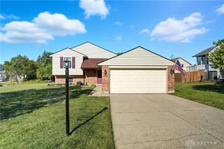1025 Lord Fitzwalter Drive, Miamisburg, OH 45342