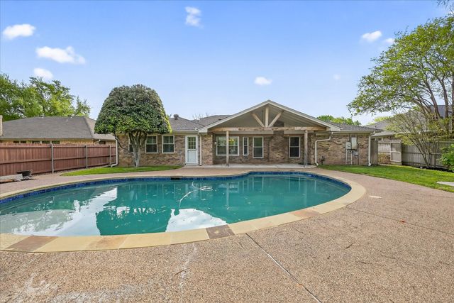 3713 Woodmont Court, Bedford, TX 76021