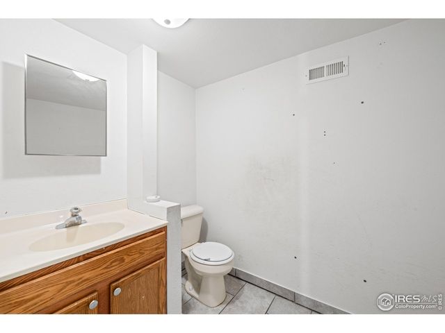 990 W 133rd Cir B, Denver, CO 80234