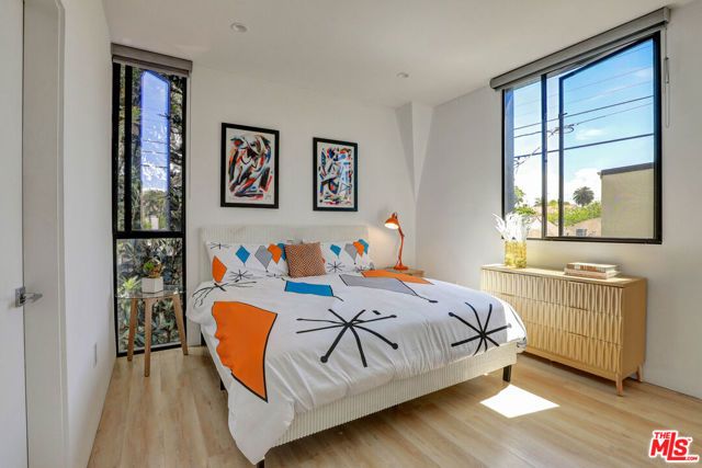 1284 S Cloverdale Avenue, Los Angeles, CA 90019