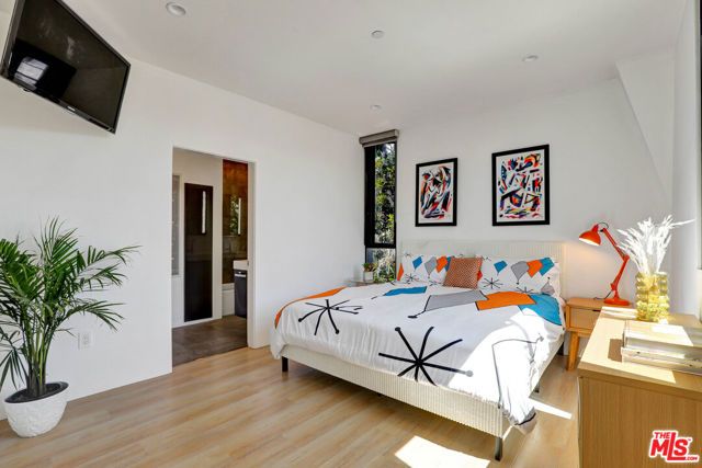 1284 S Cloverdale Avenue, Los Angeles, CA 90019