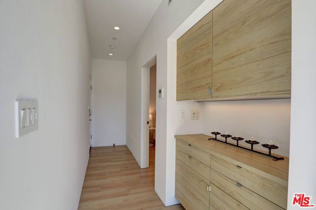 1284 S Cloverdale Avenue, Los Angeles, CA 90019