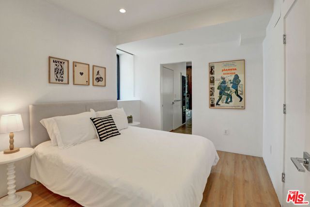1284 S Cloverdale Avenue, Los Angeles, CA 90019