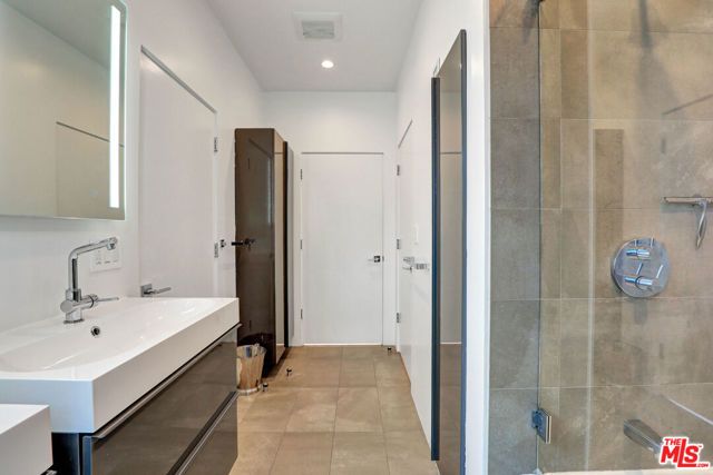 1284 S Cloverdale Avenue, Los Angeles, CA 90019