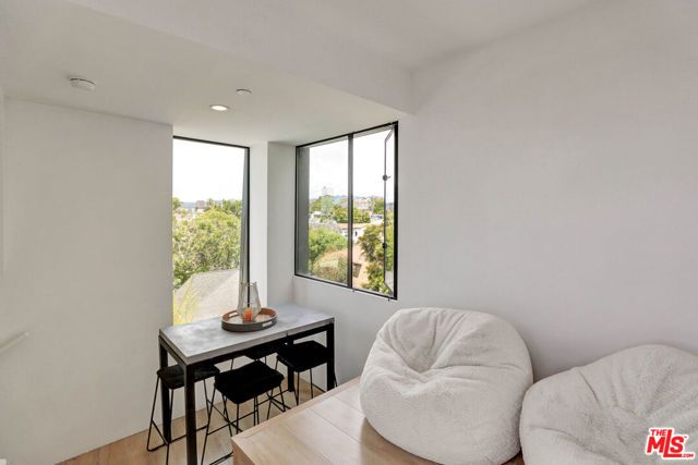 1284 S Cloverdale Avenue, Los Angeles, CA 90019
