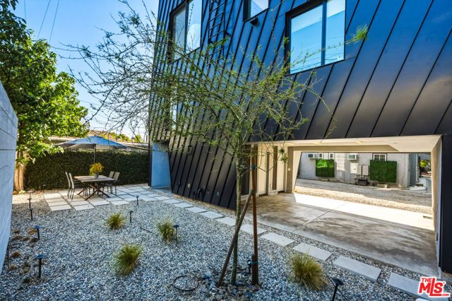 1284 S Cloverdale Avenue, Los Angeles, CA 90019