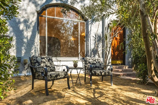 1284 S Cloverdale Avenue, Los Angeles, CA 90019