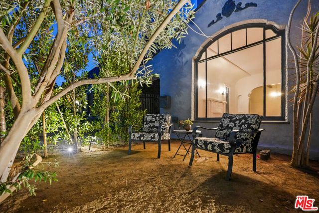 1284 S Cloverdale Avenue, Los Angeles, CA 90019
