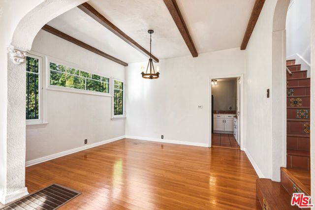 1284 S Cloverdale Avenue, Los Angeles, CA 90019