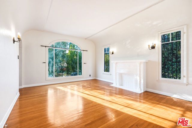 1284 S Cloverdale Avenue, Los Angeles, CA 90019