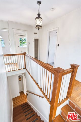 1284 S Cloverdale Avenue, Los Angeles, CA 90019