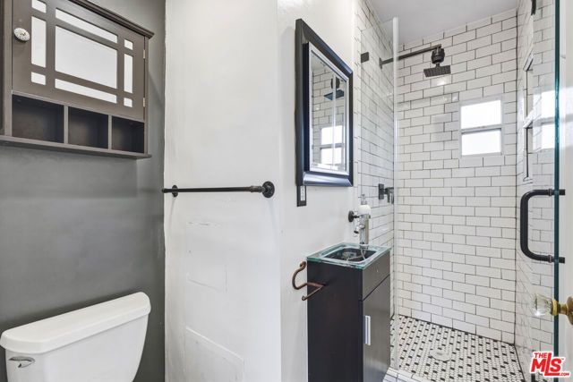 1284 S Cloverdale Avenue, Los Angeles, CA 90019